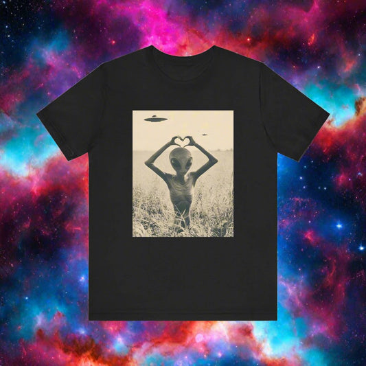 Alien Love Graphic t Shirt